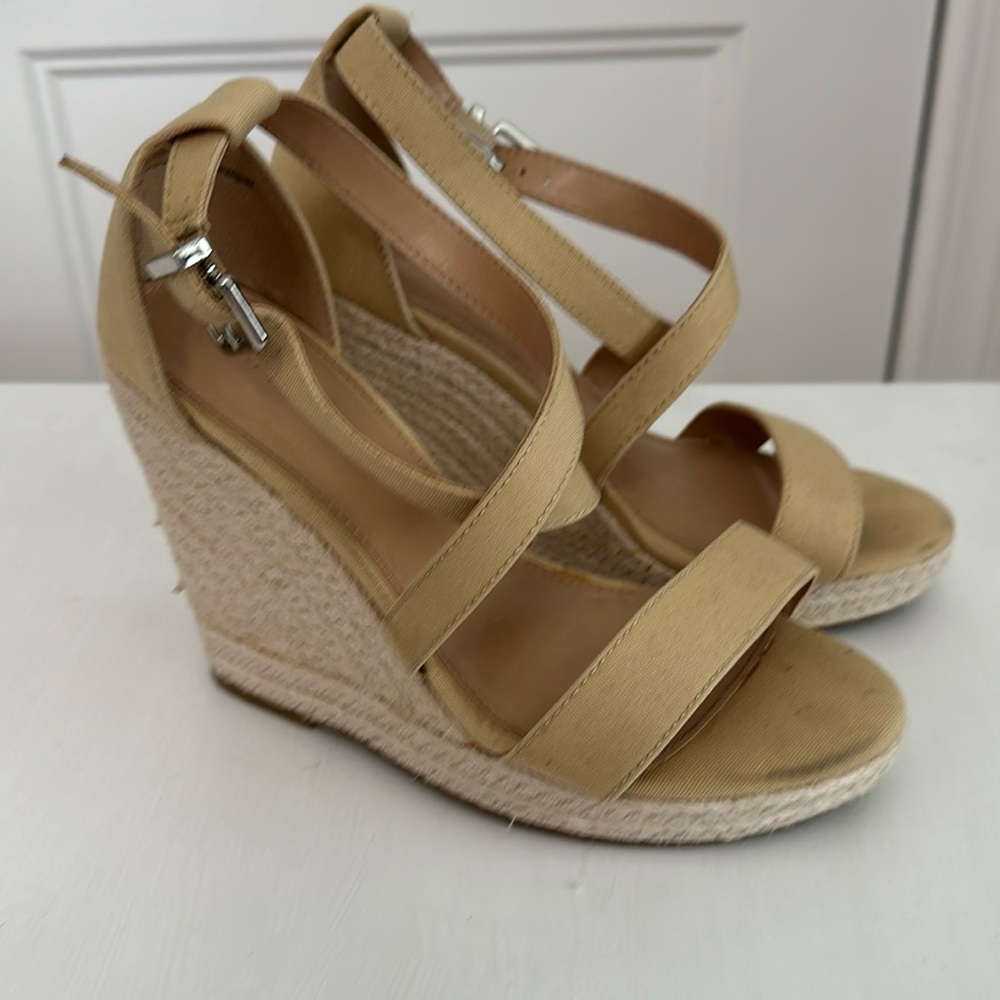 Express wedge sandals